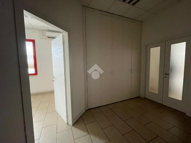 Ufficio in vendita a Montechiarugolo