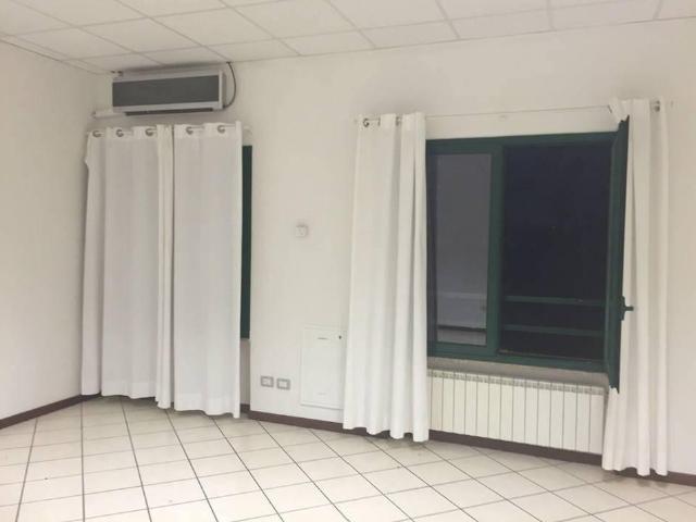 Ufficio in vendita a Opera