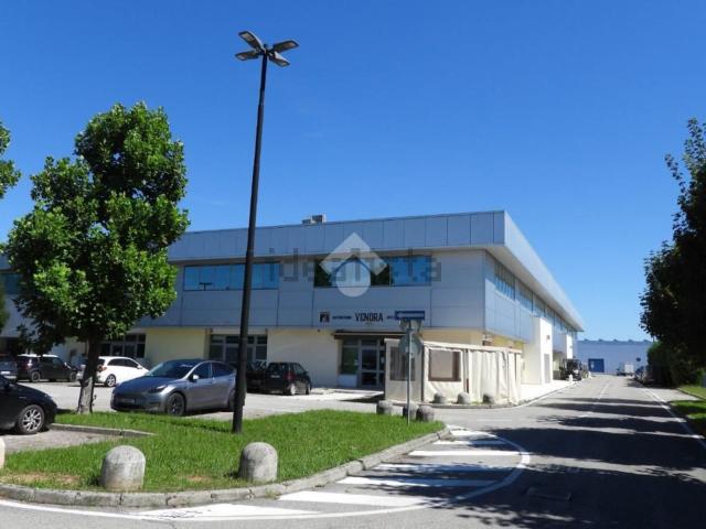 Ufficio in vendita di 1046 m² in Via Enrico Fermi, 15