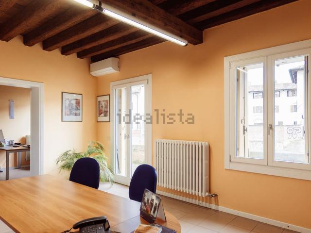 Ufficio in vendita di 104 m² in Piazza Matteotti, 26