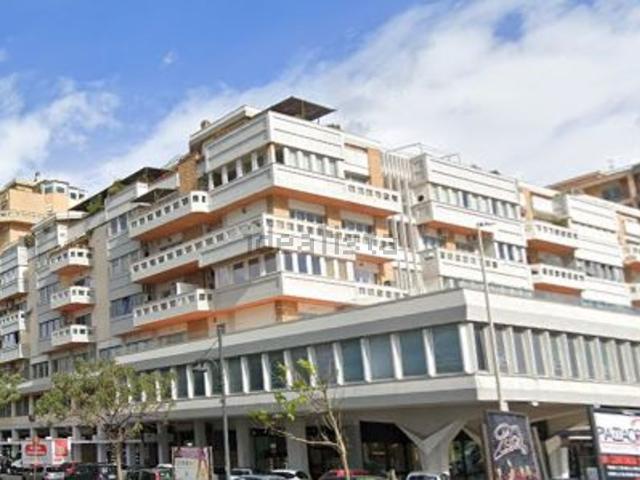 Ufficio in vendita di 104 m² in Piazza Consiglio d&apos Europa, 4