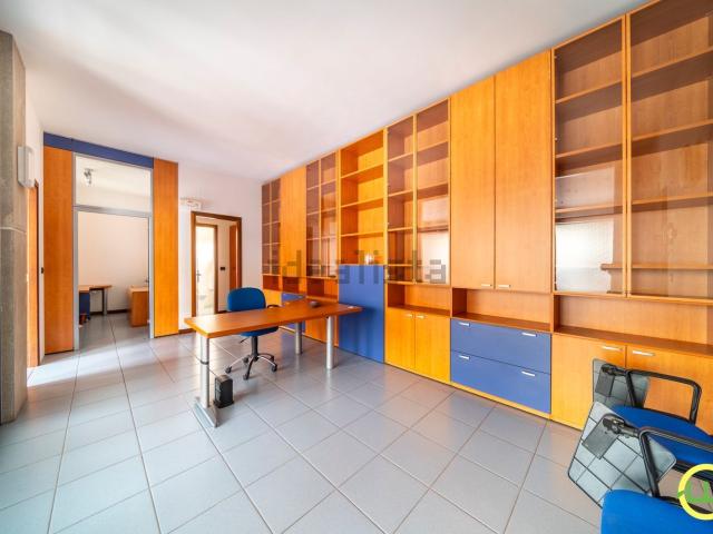 Ufficio in vendita di 104 m² in Viale Venezia, 70