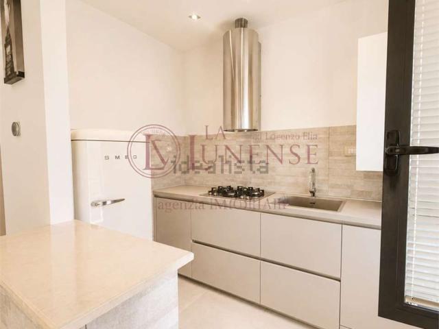 Ufficio in vendita di 105 m² in Strada Statale 1