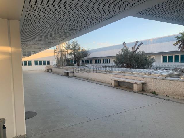 Ufficio in vendita di 105 m² in Via Magistrini, 3