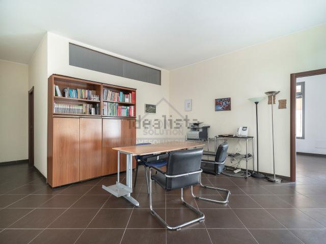 Ufficio in vendita di 105 m² in Via Pietro Bembo, 65