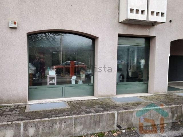 Ufficio in vendita di 105 m² in Via Vino della Pace