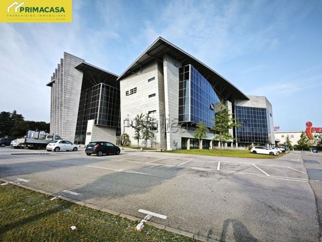 Ufficio in vendita di 105 m² in Viale del Lavoro
