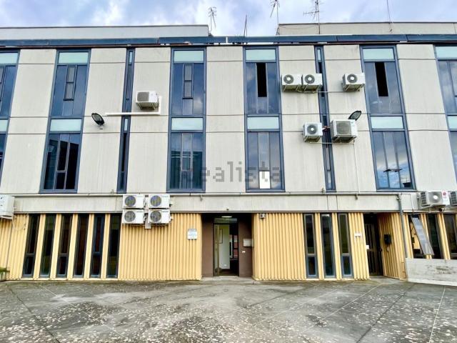 Ufficio in vendita di 106 m² in Piazza Cosmini
