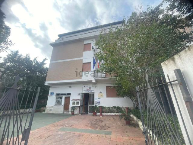 Ufficio in vendita di 1000 m² in Via Caduti sul Lavoro, 14