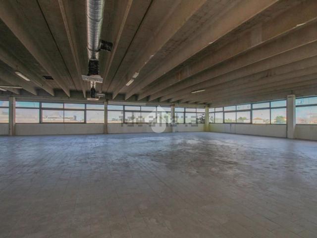 Ufficio in vendita di 1000 m² in Via Regina Pacis