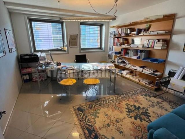 Ufficio in vendita di 100 m² in Via Cjavecis