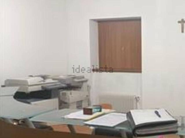Ufficio in vendita di 100 m² in Via Daniele Cernazai