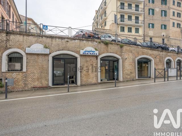 Ufficio in vendita di 100 m² in Via Giacomo Matteotti, 2