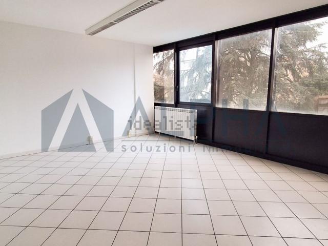 Ufficio in vendita di 100 m² in Via Giuseppe massoni