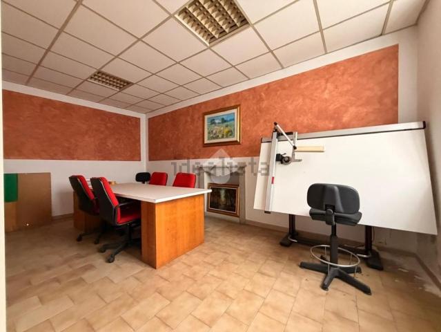 Ufficio in vendita di 100 m² in Via Paolo Giacometti, 30