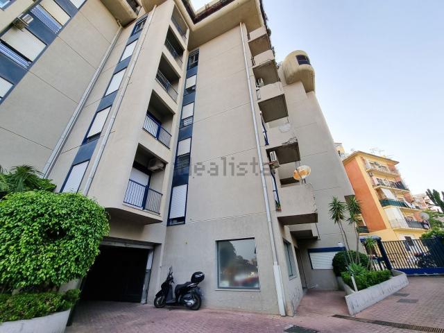 Ufficio in vendita di 100 m² in Via Peculio Frumentario, 33