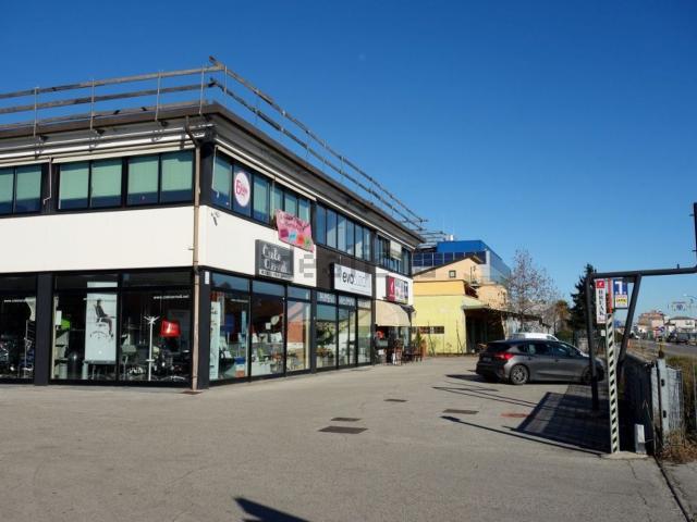 Ufficio in vendita di 100 m² in Viale Milano