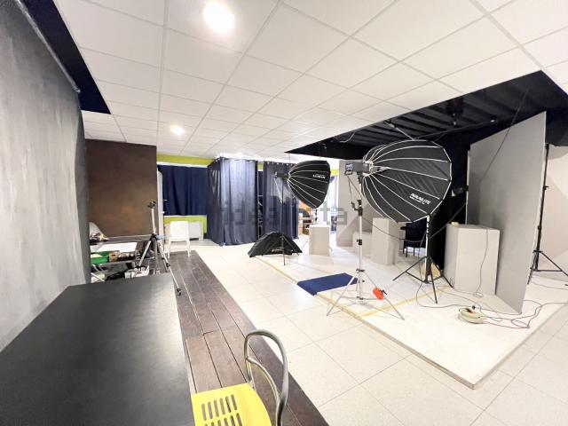 Ufficio in vendita di 100 m² in Viale Porta Adige