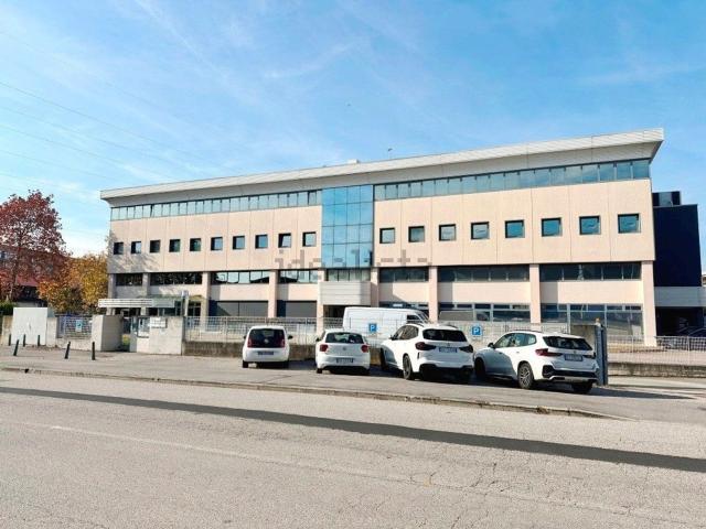 Ufficio in vendita di 101 m² in Via Enrico Fermi, 13