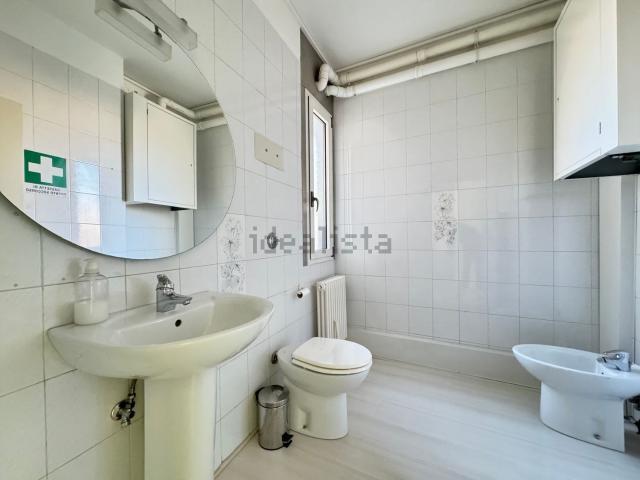 Ufficio in vendita di 101 m² in Via Vittorio Veneto