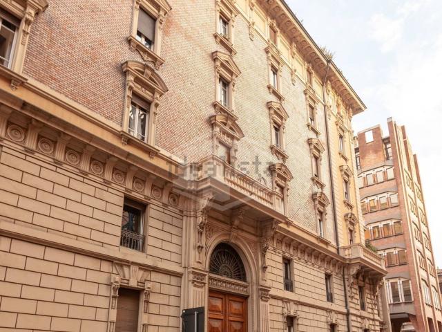 Ufficio in vendita di 102 m² in Via Montebello