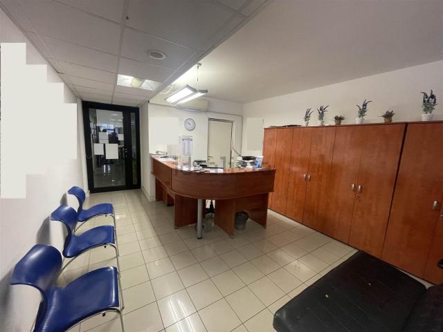 Ufficio in vendita di 102 m² in Via Guglielmo Oberdan