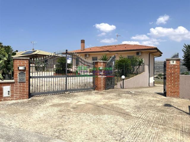 Ufficio in vendita di 1146 m² in Via Sant&apos Antonio Piano Ceci, 18