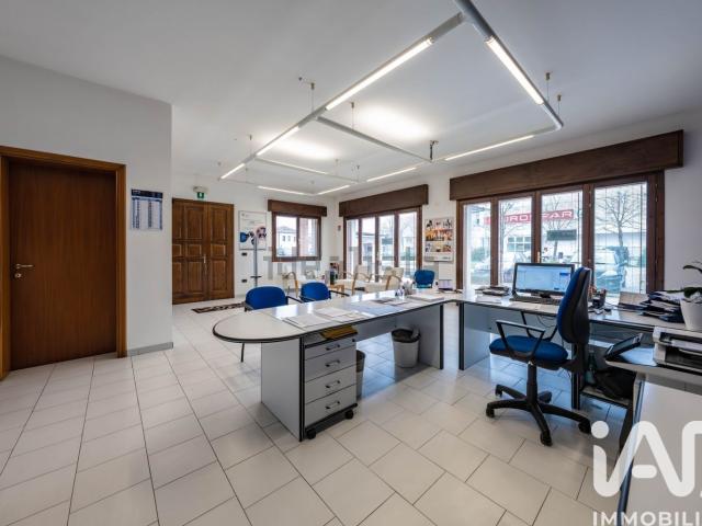 Ufficio in vendita di 114 m² in Via Vincenzo Bellini