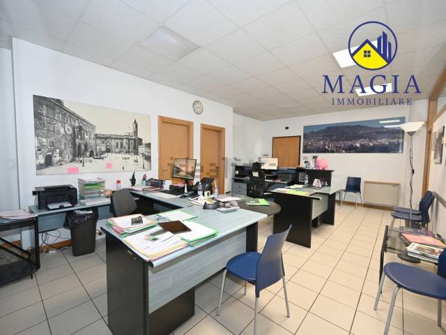 Ufficio in vendita di 115 m² in Via del Commercio, 70