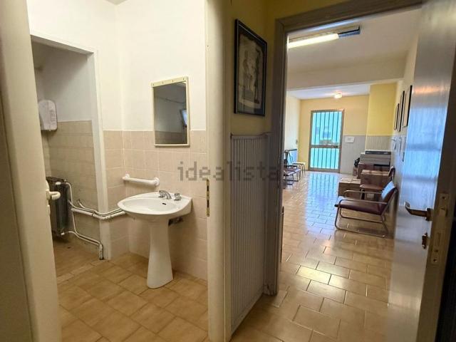 Ufficio in vendita di 115 m² in Via del Lavoro, 7
