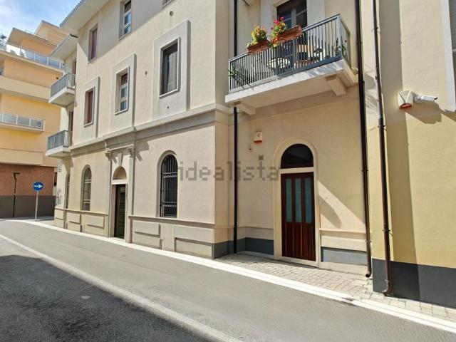Ufficio in vendita di 115 m² in Via Fabio Filzi, 5