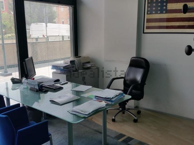 Ufficio in vendita di 115 m² in Via Volturno