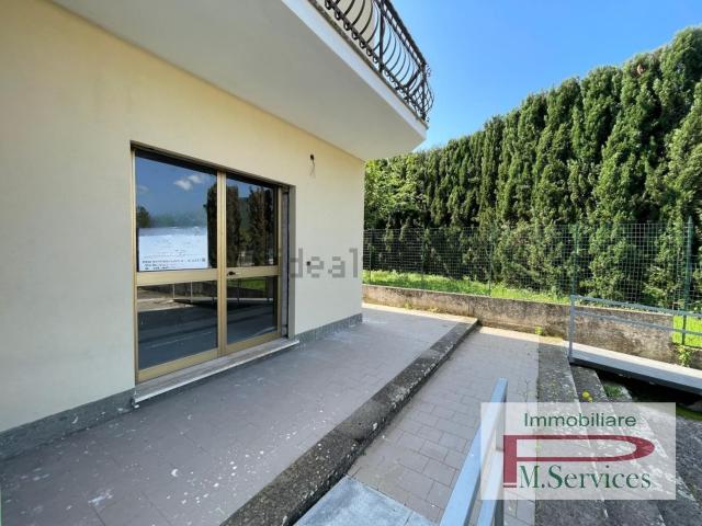 Ufficio in vendita di 116 m² in Contrada Madonna del Piano, 5