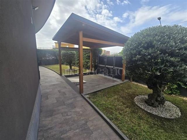 Ufficio in vendita di 120 m² in Via Luigi Einaudi