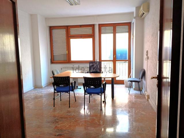 Ufficio in vendita di 118 m² in Via Grande