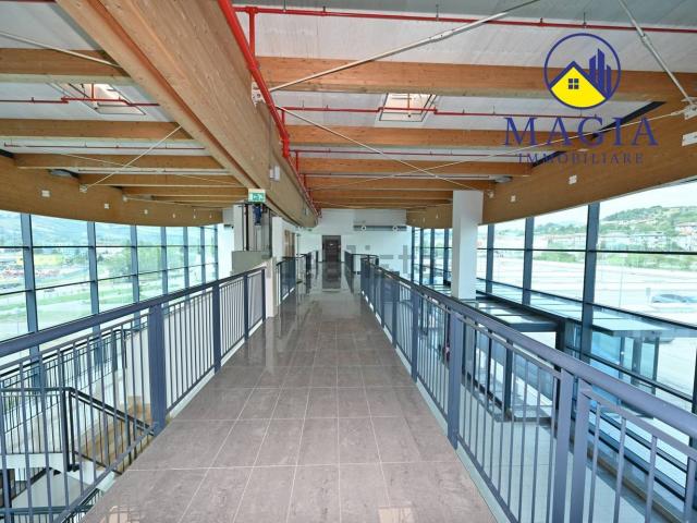 Ufficio in vendita di 118 m² in Viale dei Mutilati e Invalidi del Lavoro, 106