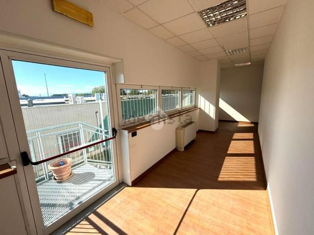 Ufficio in vendita di 1100 m² in Via Thomas Alva Edison