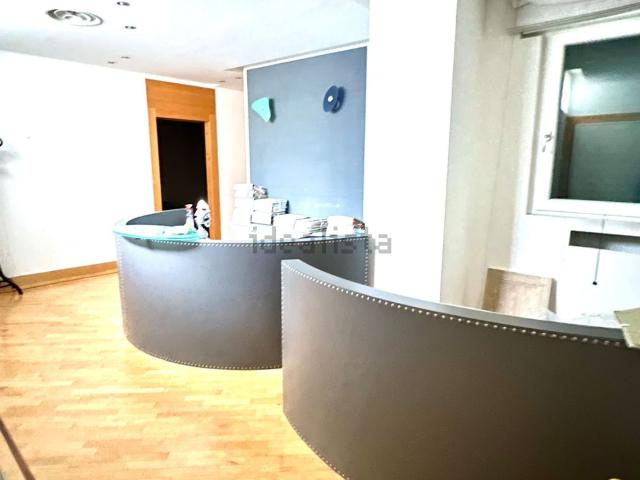 Ufficio in vendita di 110 m² in Piazza del Duomo