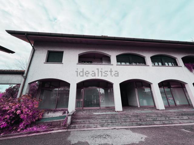 Ufficio in vendita di 110 m² in Via Alcide de Gasperi, 8