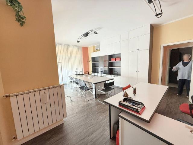 Ufficio in vendita di 110 m² in Via Carlo Goldoni
