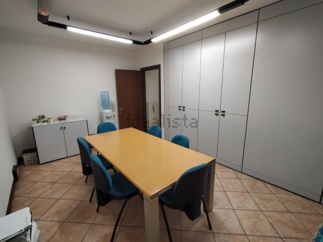 Ufficio in vendita di 110 m² in Via dei Fanti