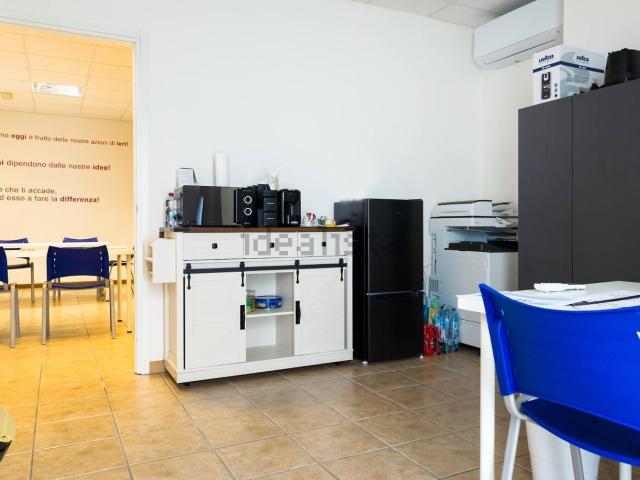 Ufficio in vendita di 110 m² in Via della Pace, 15