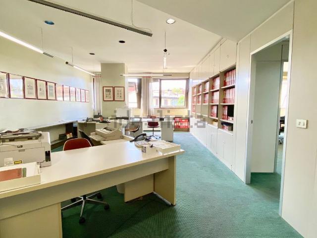 Ufficio in vendita di 110 m² in Via Guglielmo Oberdan, 34