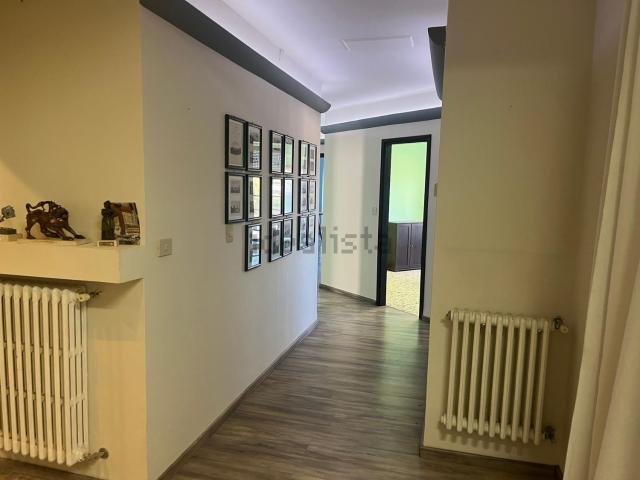 Ufficio in vendita di 110 m² in Via Guido Monaco