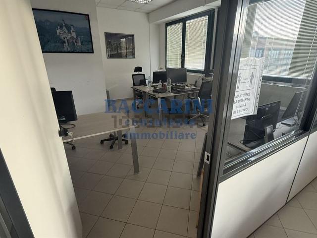 Ufficio in vendita di 110 m² in Via Galileo Galilei, 6