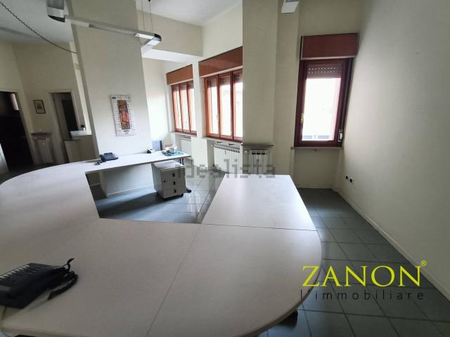 Ufficio in vendita di 110 m² in Viale XXIV Maggio, 7