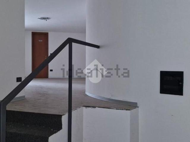 Ufficio in vendita di 111 m² in Via Florida, 12