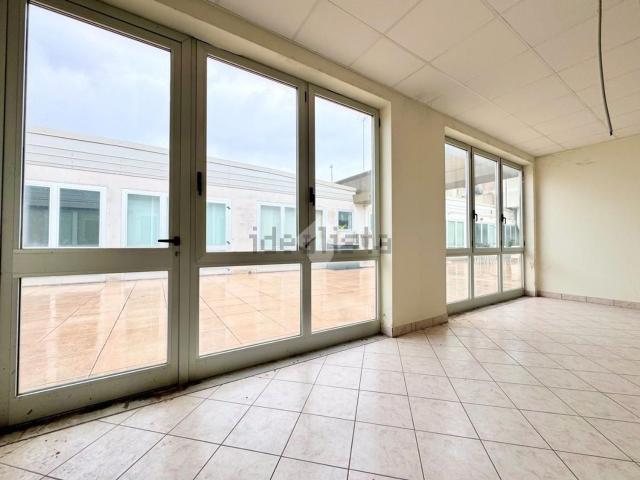 Ufficio in vendita di 112 m² in Via Pier Paolo Pasolini, 2