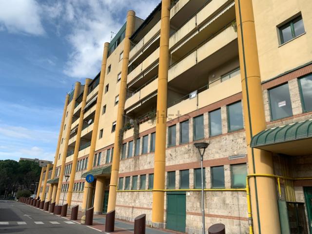 Ufficio in vendita di 113 m² in Via Montefiorino, 14