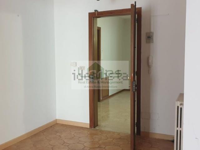 Ufficio in vendita di 125 m² in Via Archimede